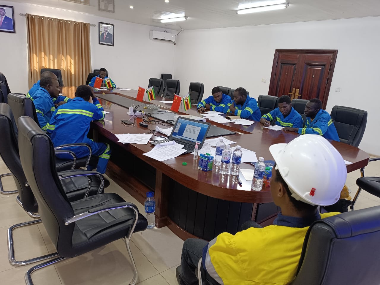 Dirlon team in a planning meeting